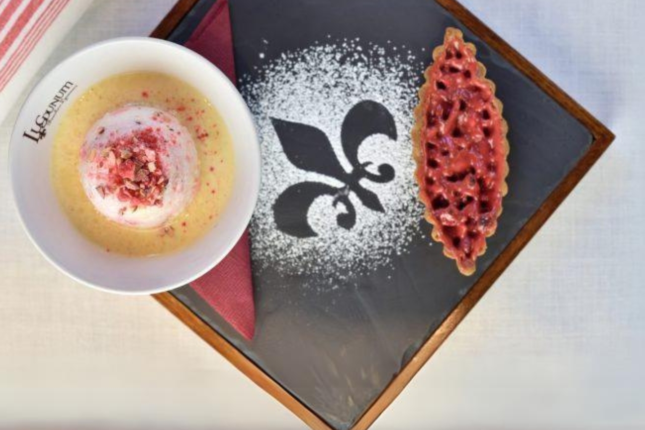 lugdunum-bouchon-lyonnais-restaurant-banner-tarte-aux-pralines-roses