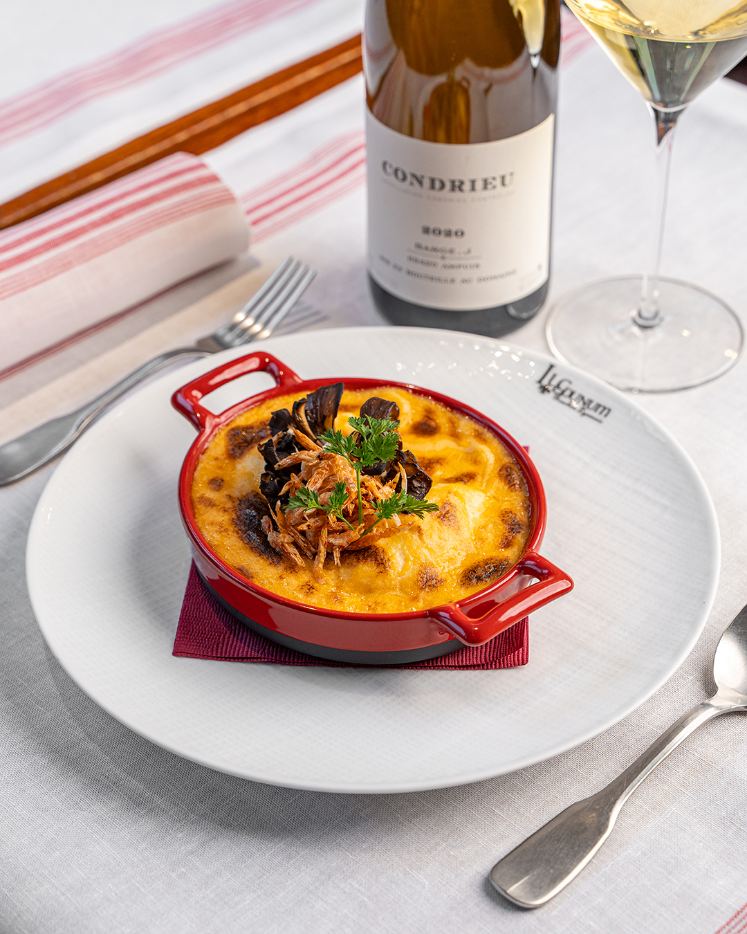 Quenelles lyonnaises de la mère Mauricette, sauce Nantua