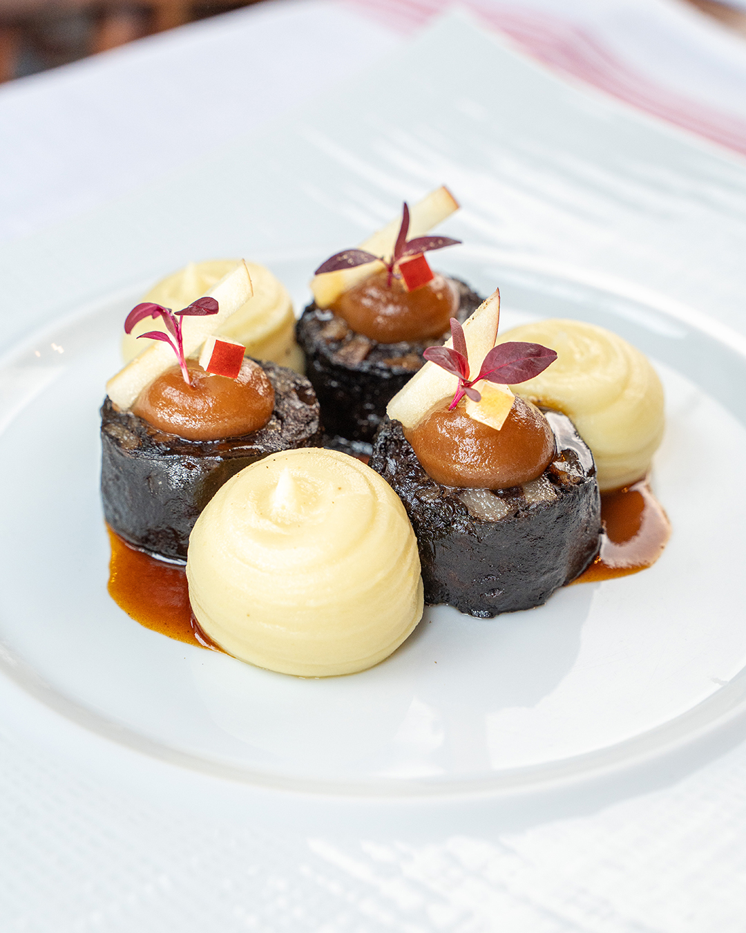 Traditionnel boudin noir aux pommes